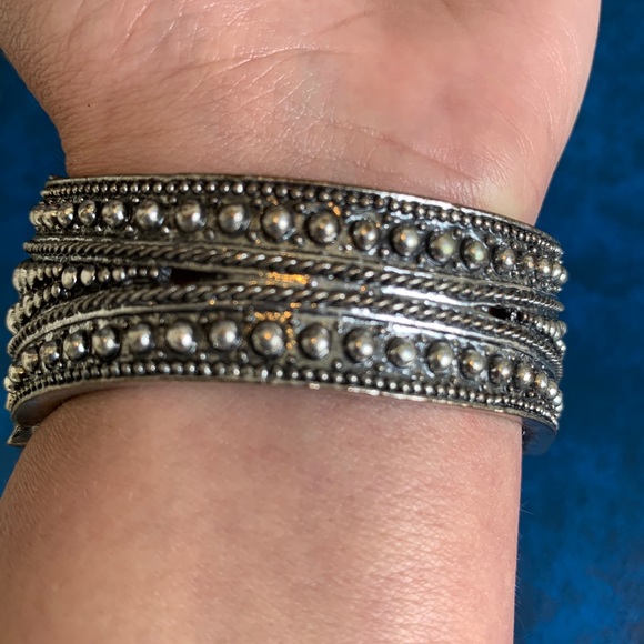 Cuff - Picture 6 of 8